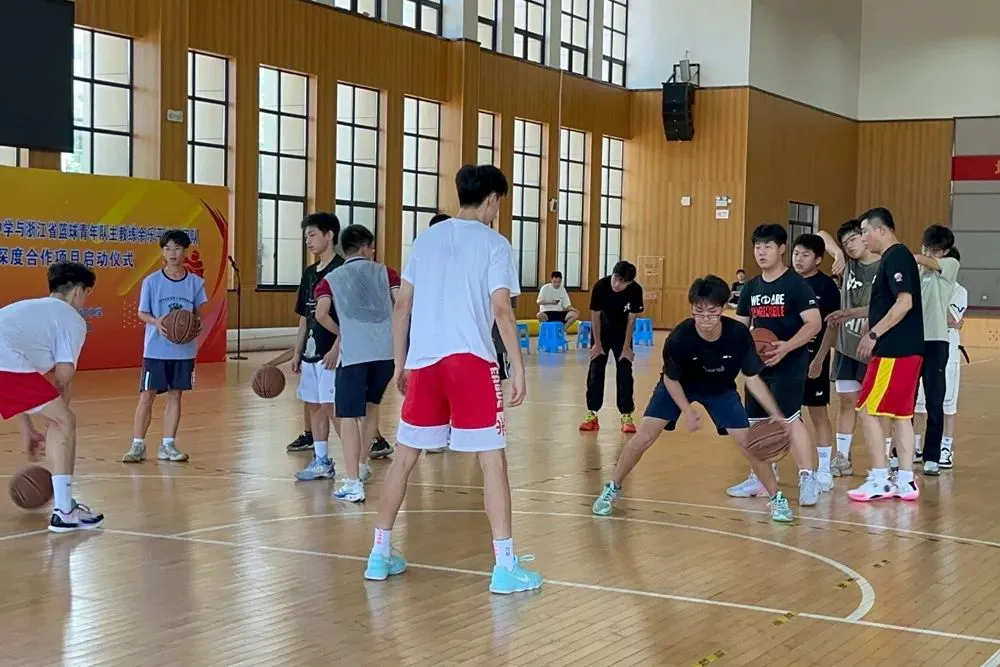 篮球教练如何制定总决赛的长期发展计划_1